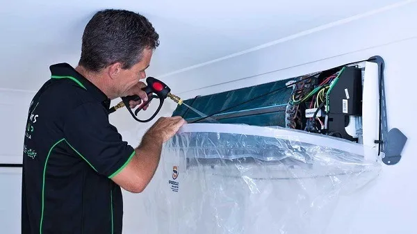 Chuẩn bị dụng cụ vệ sinh điều hòa 